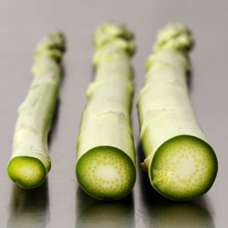 アスパラの大きさを比較