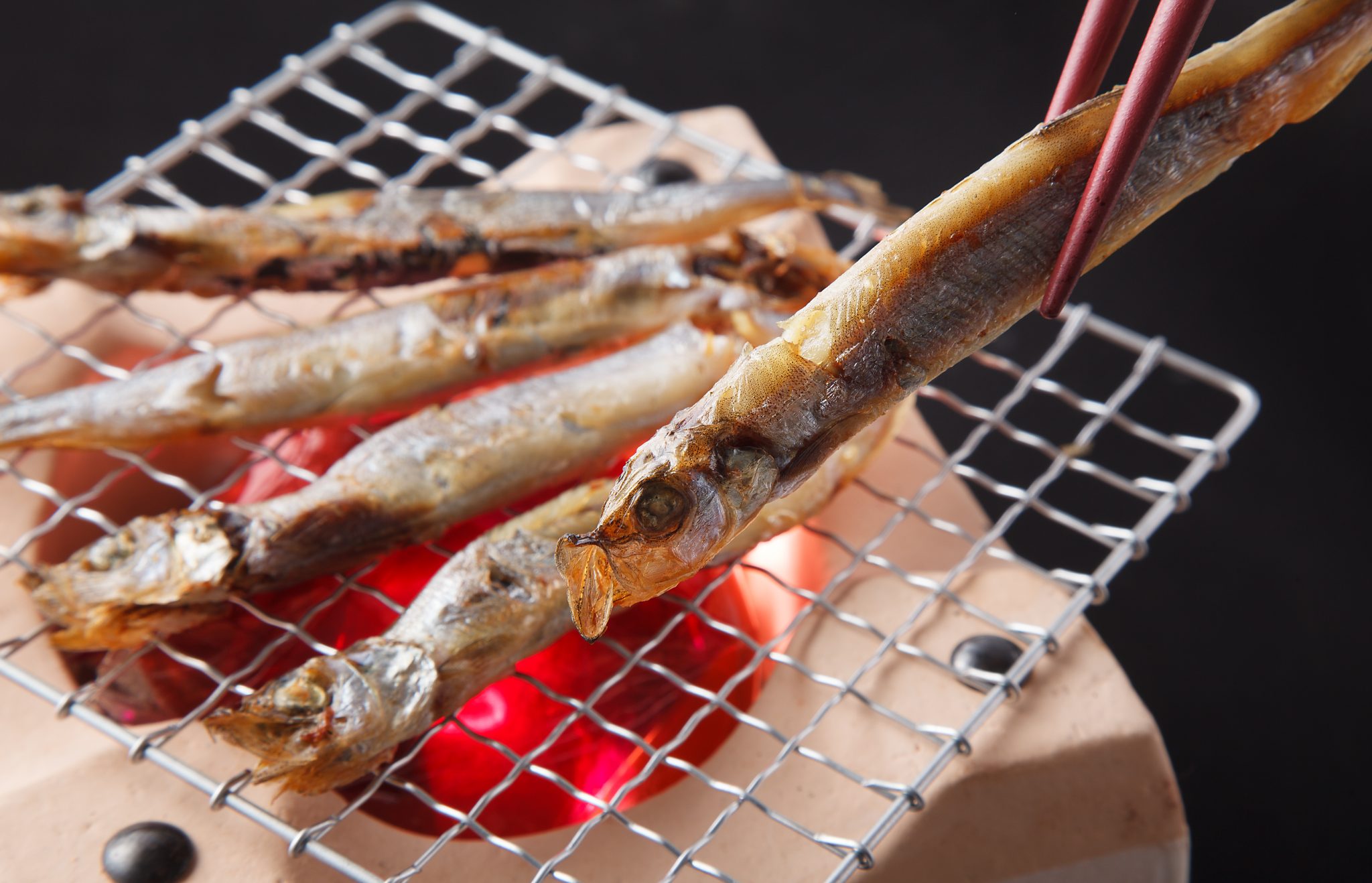 世界中の海でも、北海道東海岸でしか獲れない日本固有の魚「シシャモ」 | 食べレア北海道|北海道の食材お取り寄せ通販サイト